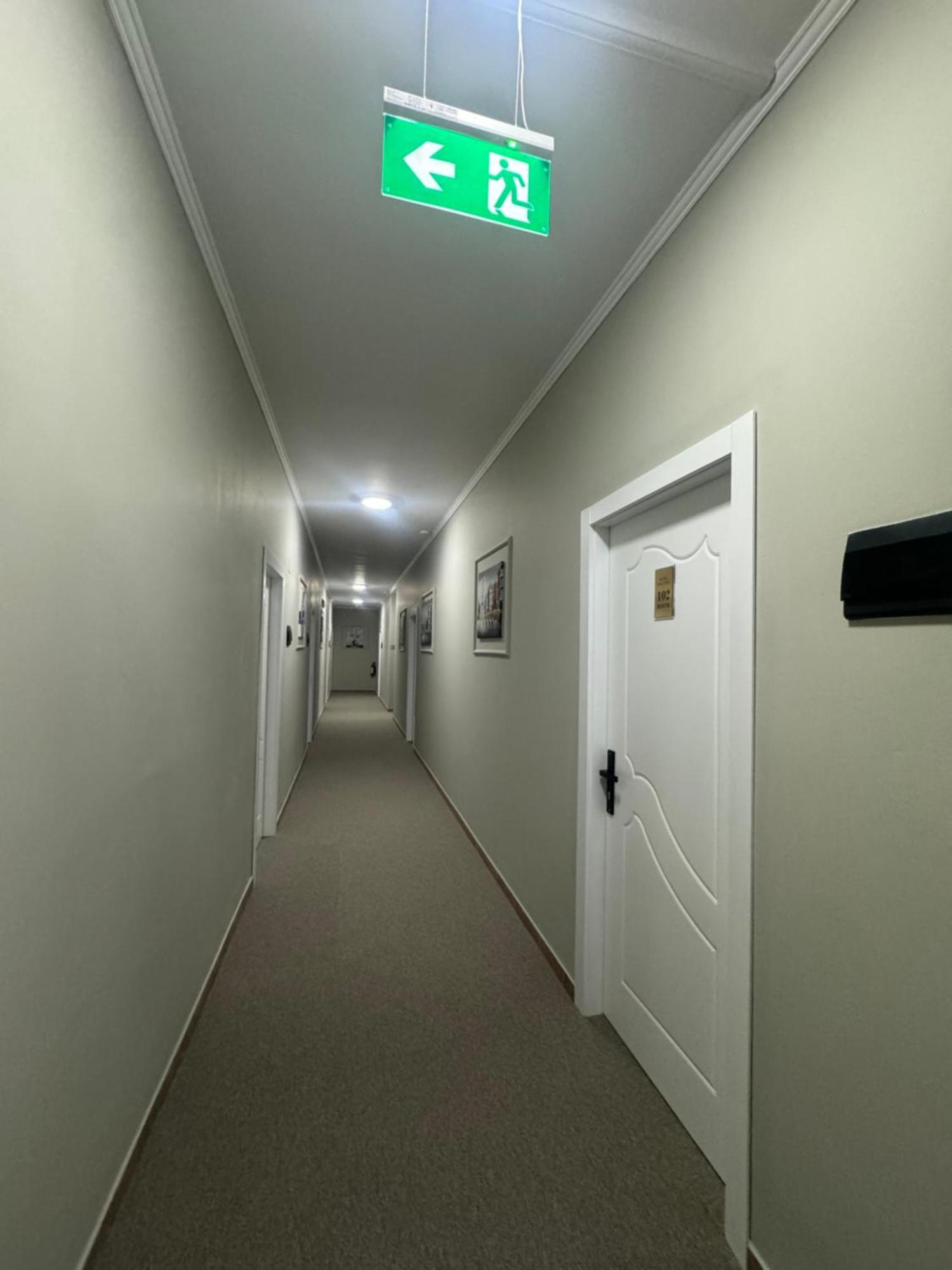 Hotel Kaloshi Mezez エクステリア 写真